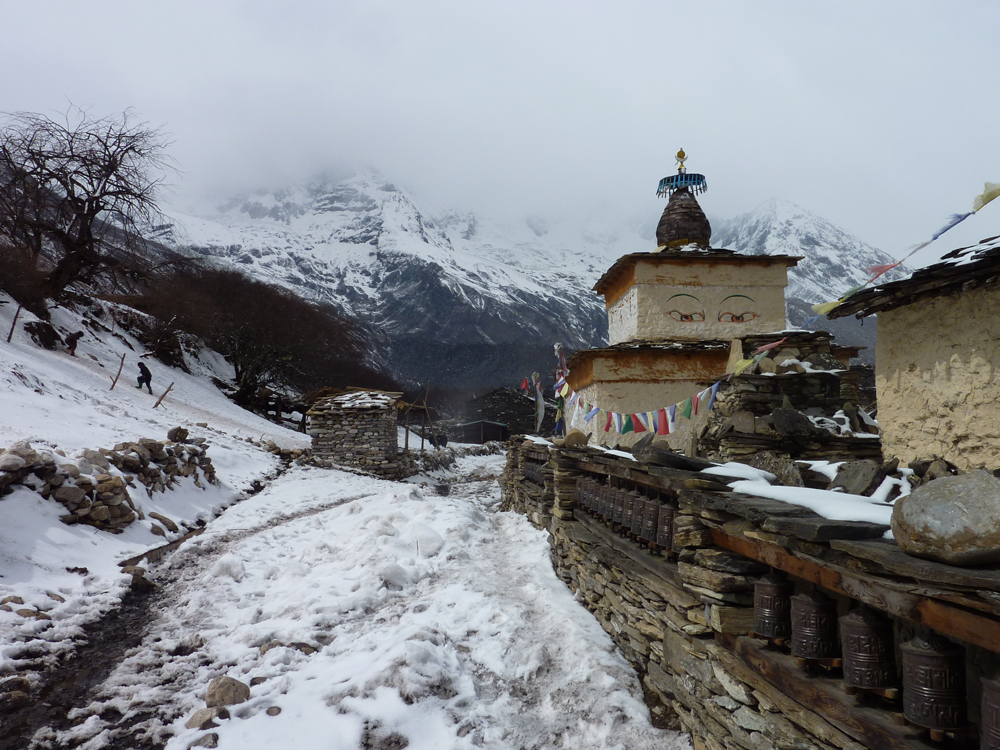 manaslu trek (best treks in nepal)